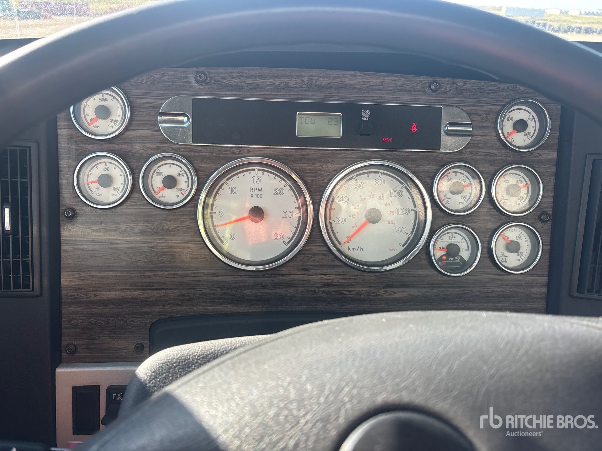 2012 Freightliner CORONADO 122