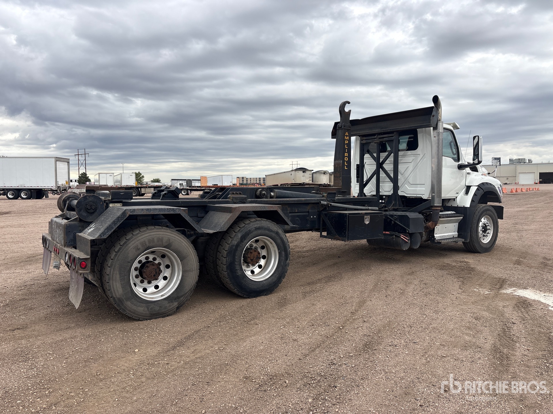 2020 International HV613