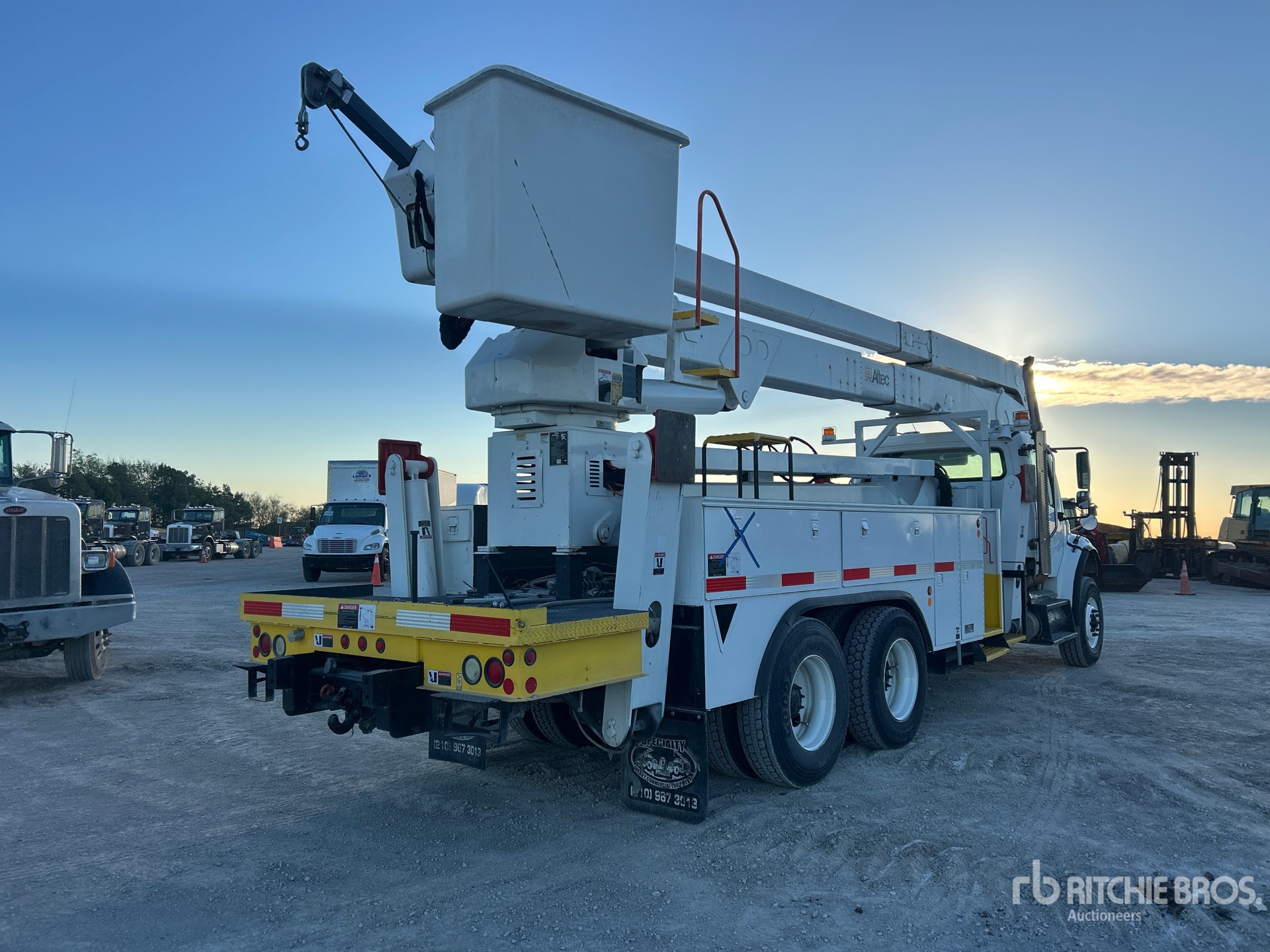 2009 Freightliner M2 106