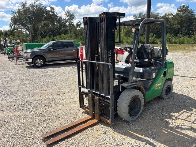 2017 Toyota 8FGU30 4900 lb Pneumatic Tire Forklift 2017 Toyota 8FGU30 4900 lb Pneumatic Tire Forklift