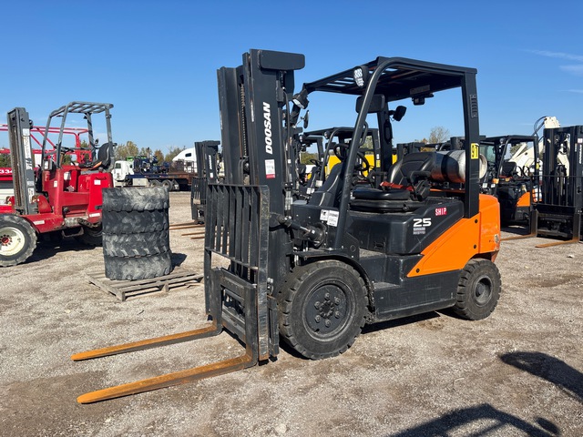 2022 (unverified) Doosan G25E-7LP 4600 lb Pneumatic Tire Forklift