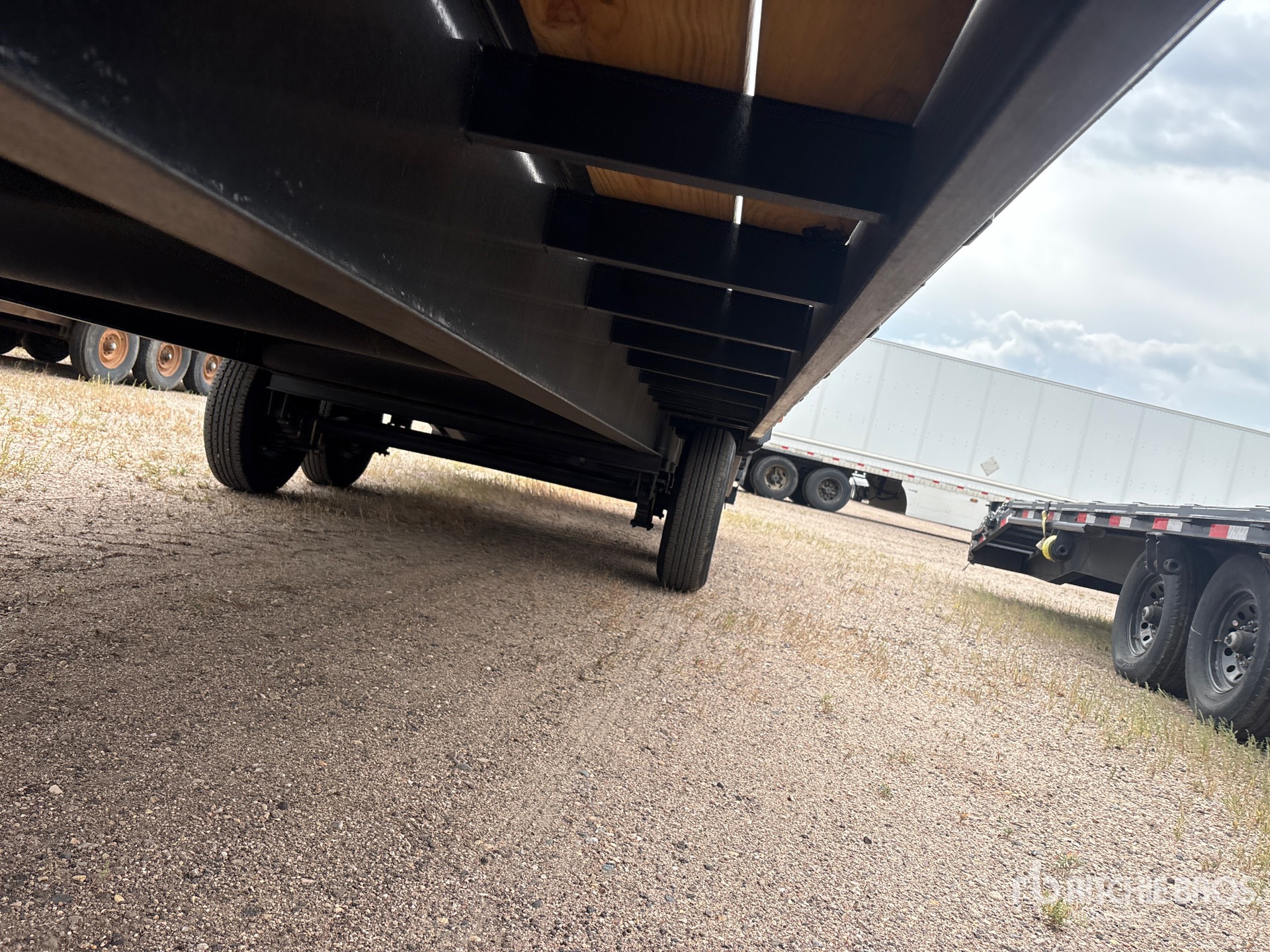 2027 Pj Trailers LQ302