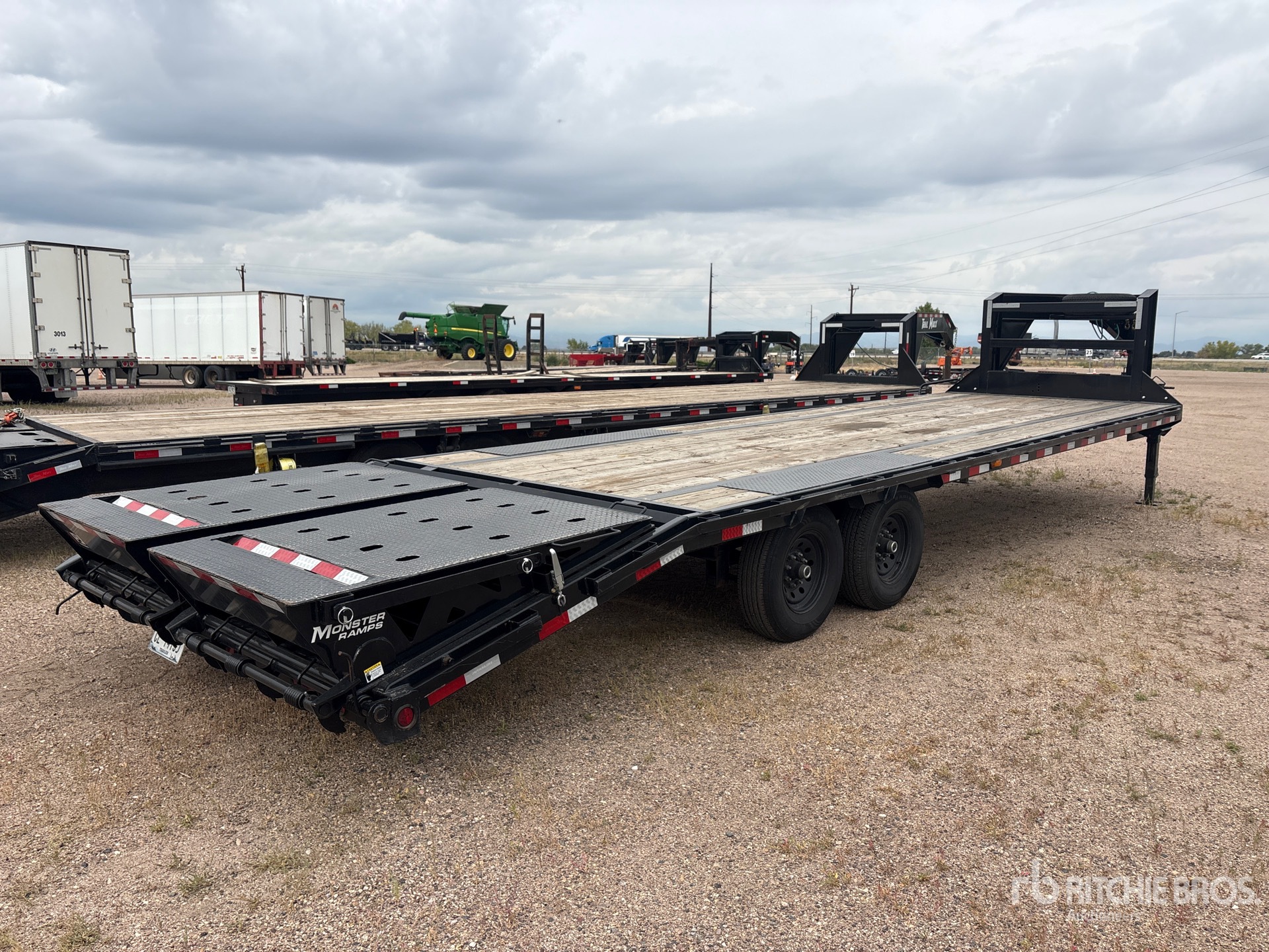 2027 Pj Trailers LQ302