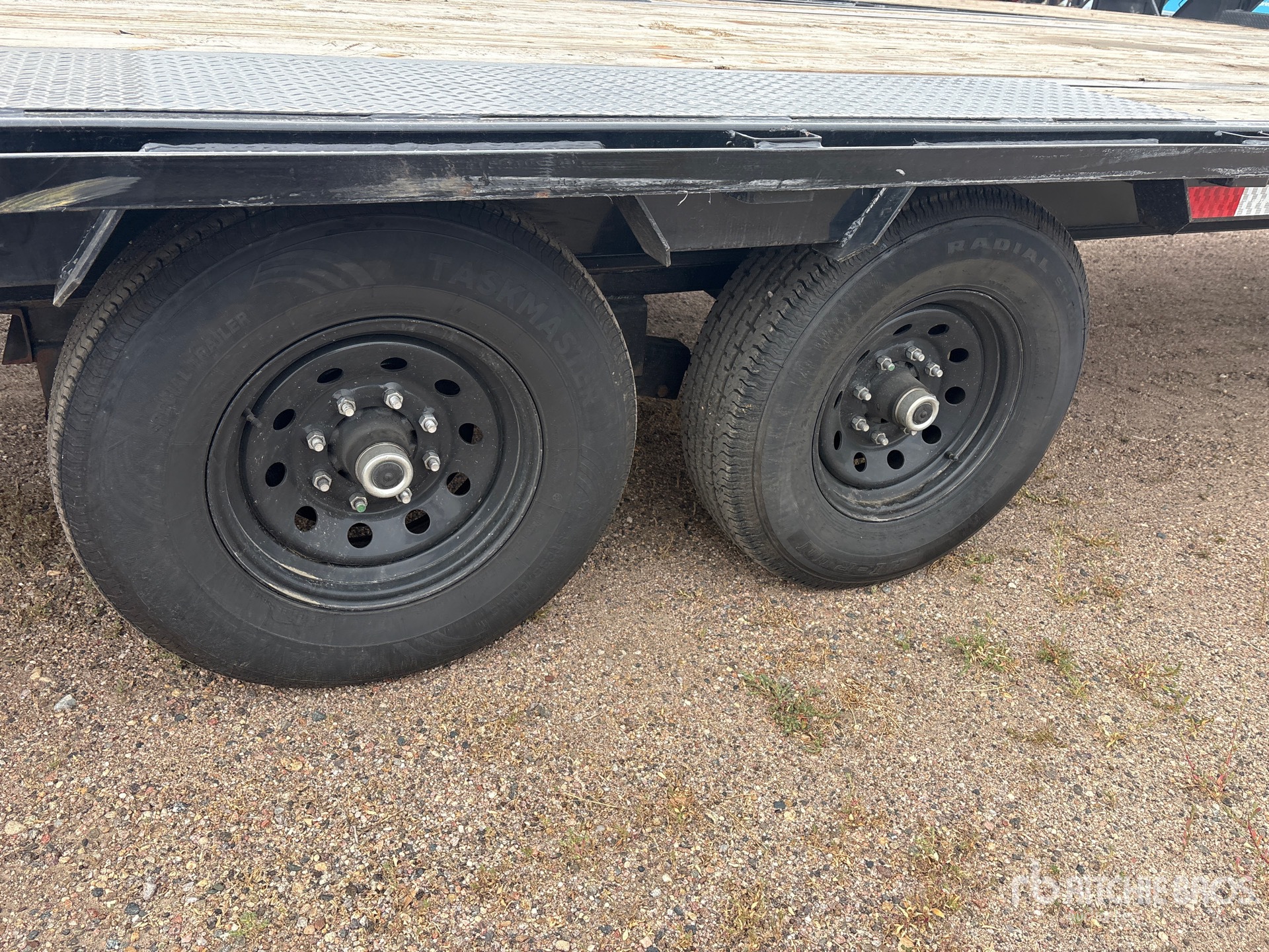 2027 Pj Trailers LQ302