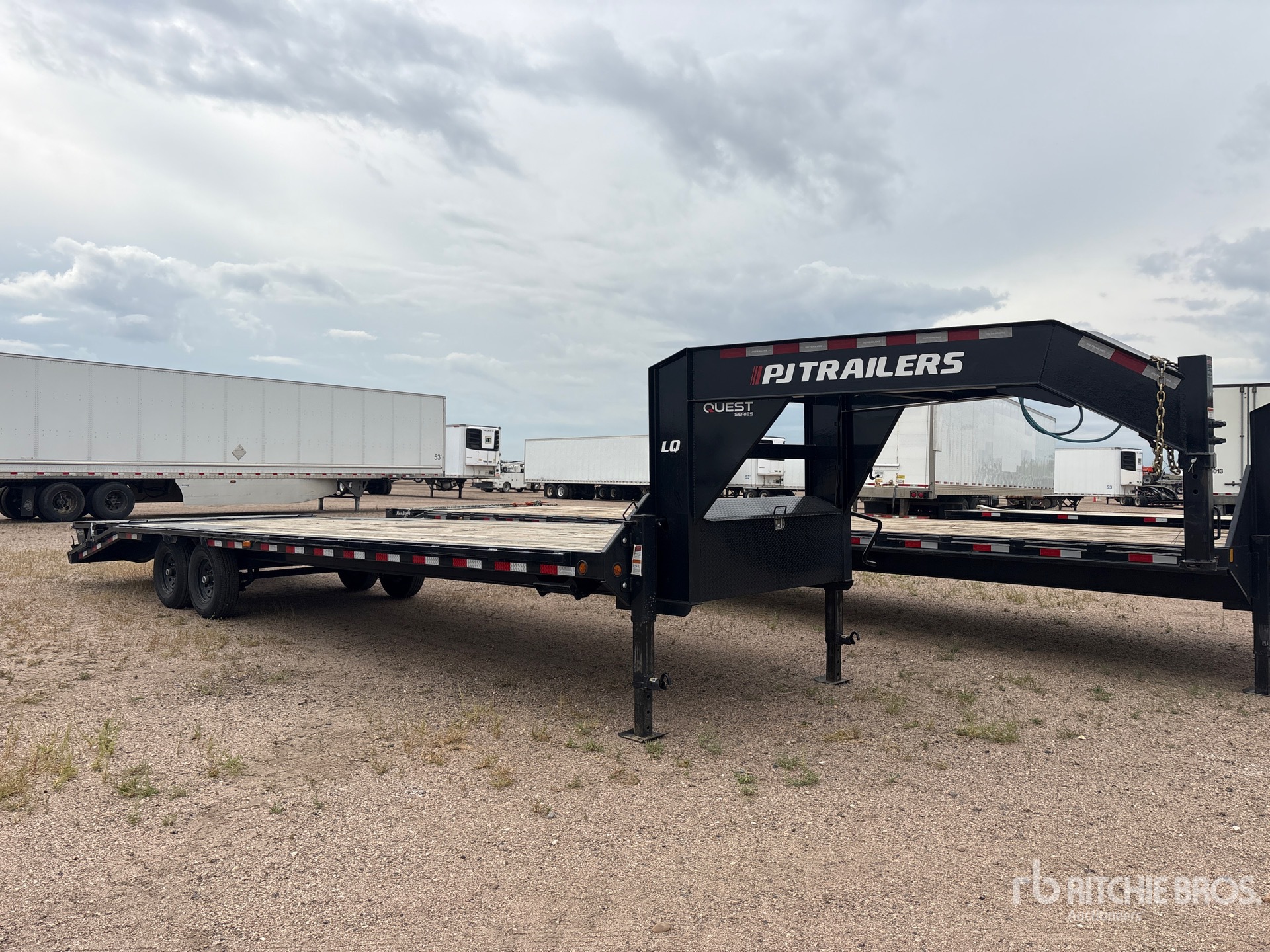 2027 Pj Trailers LQ302