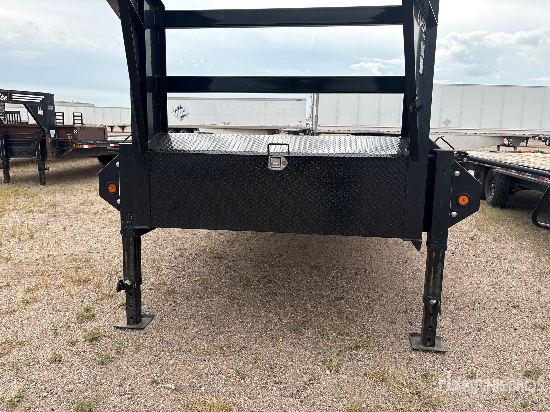 2027 Pj Trailers LQ302