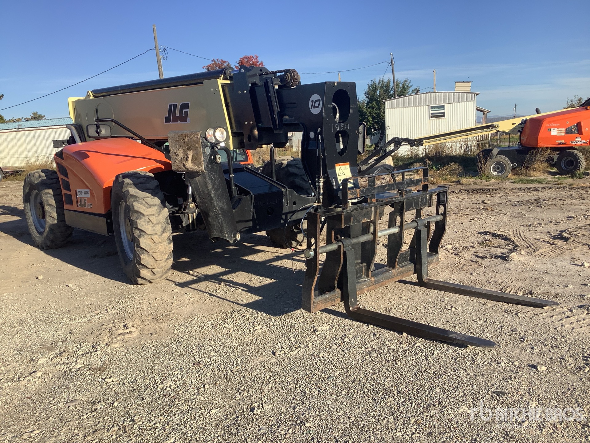 2023 JLG 1055