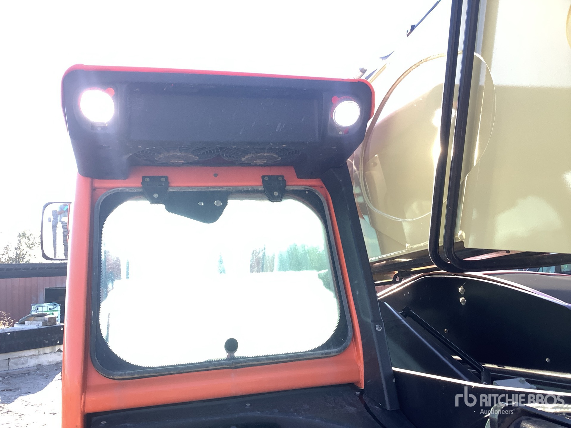 2023 JLG 1055