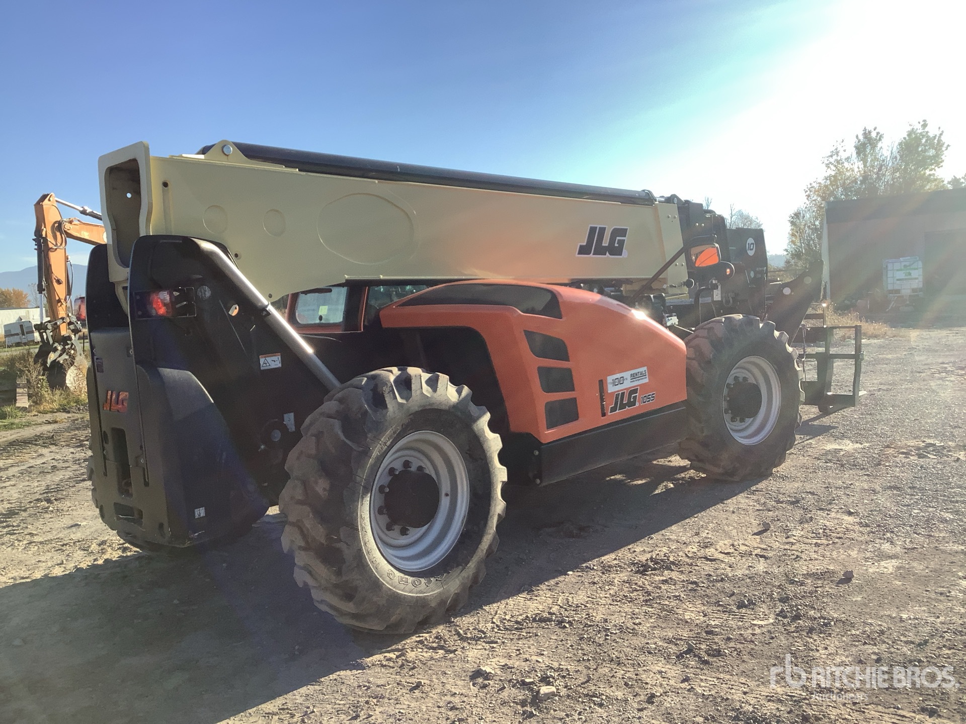 2023 JLG 1055