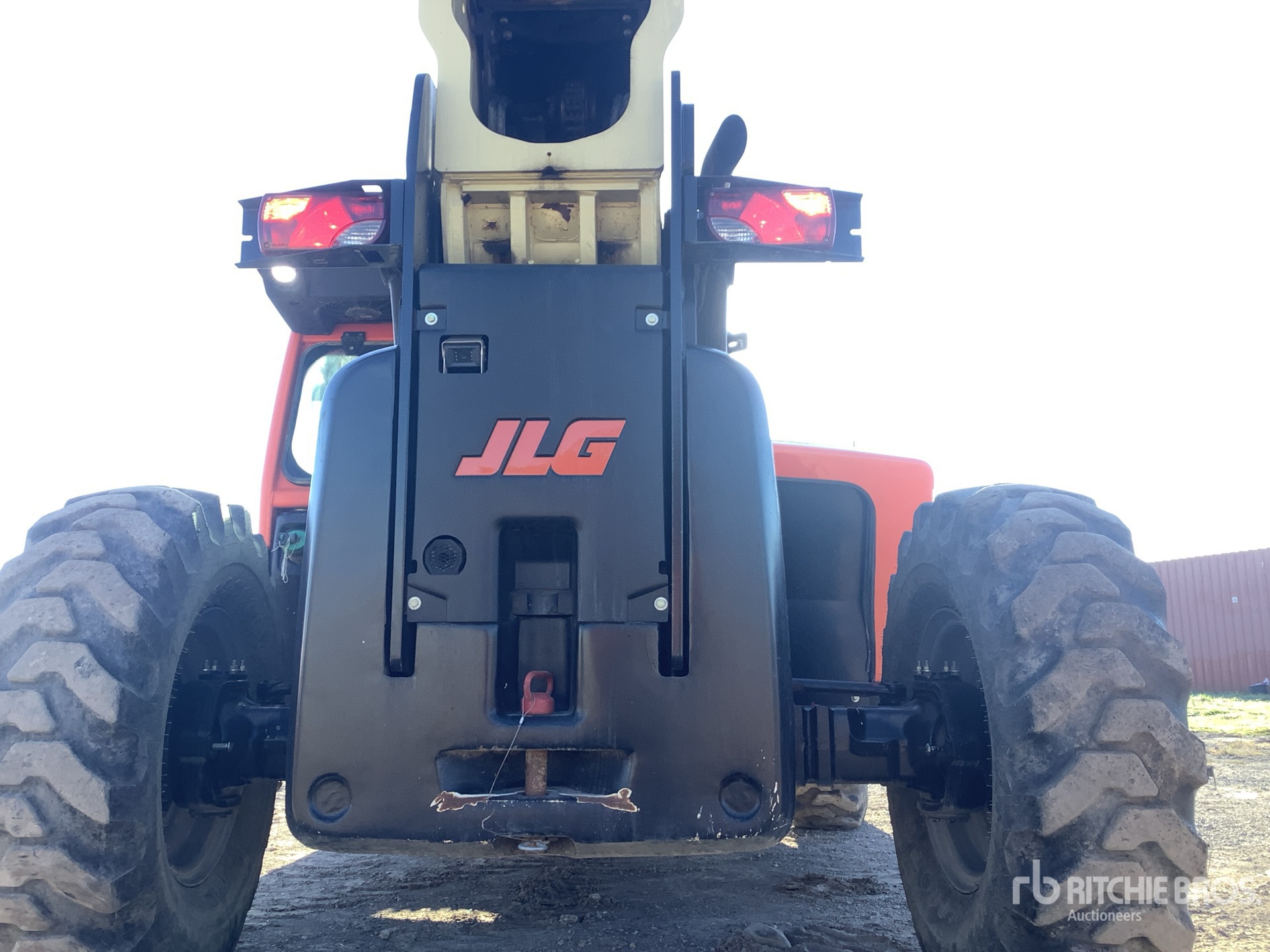 2023 JLG 1055