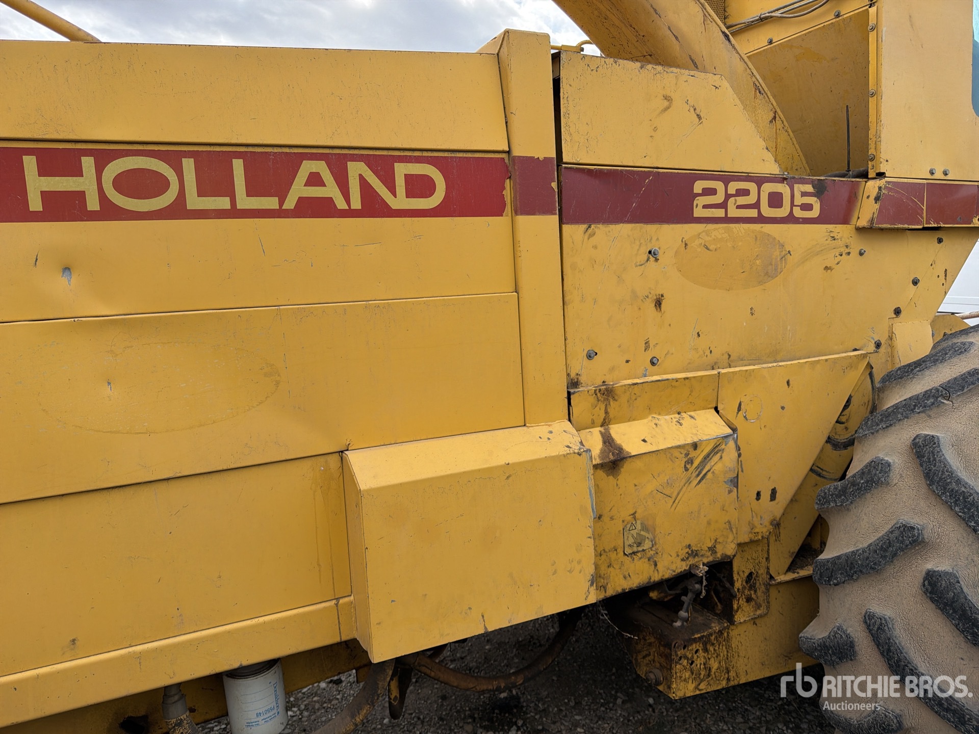 New Holland 2205
