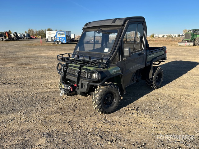 2015 John Deere Gator 825i Utility Vehicle