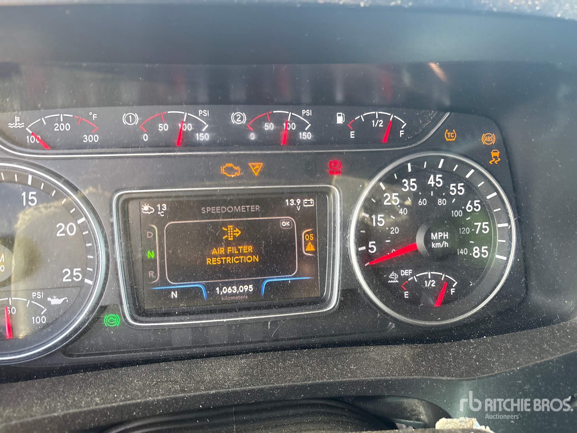 2023 International LT625