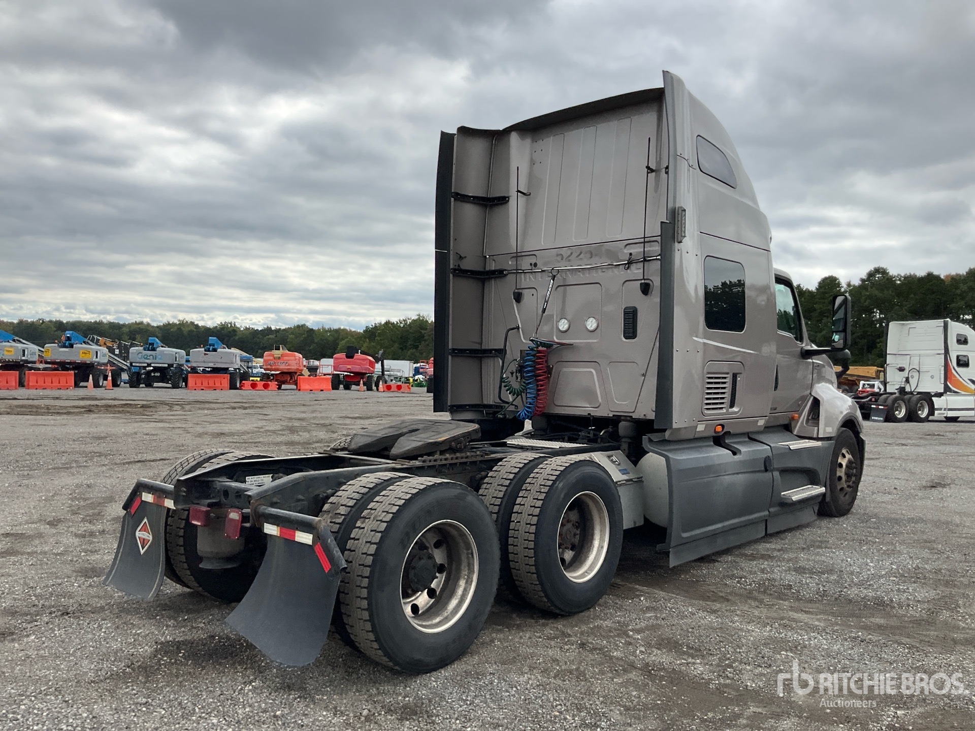 2022 International LT625