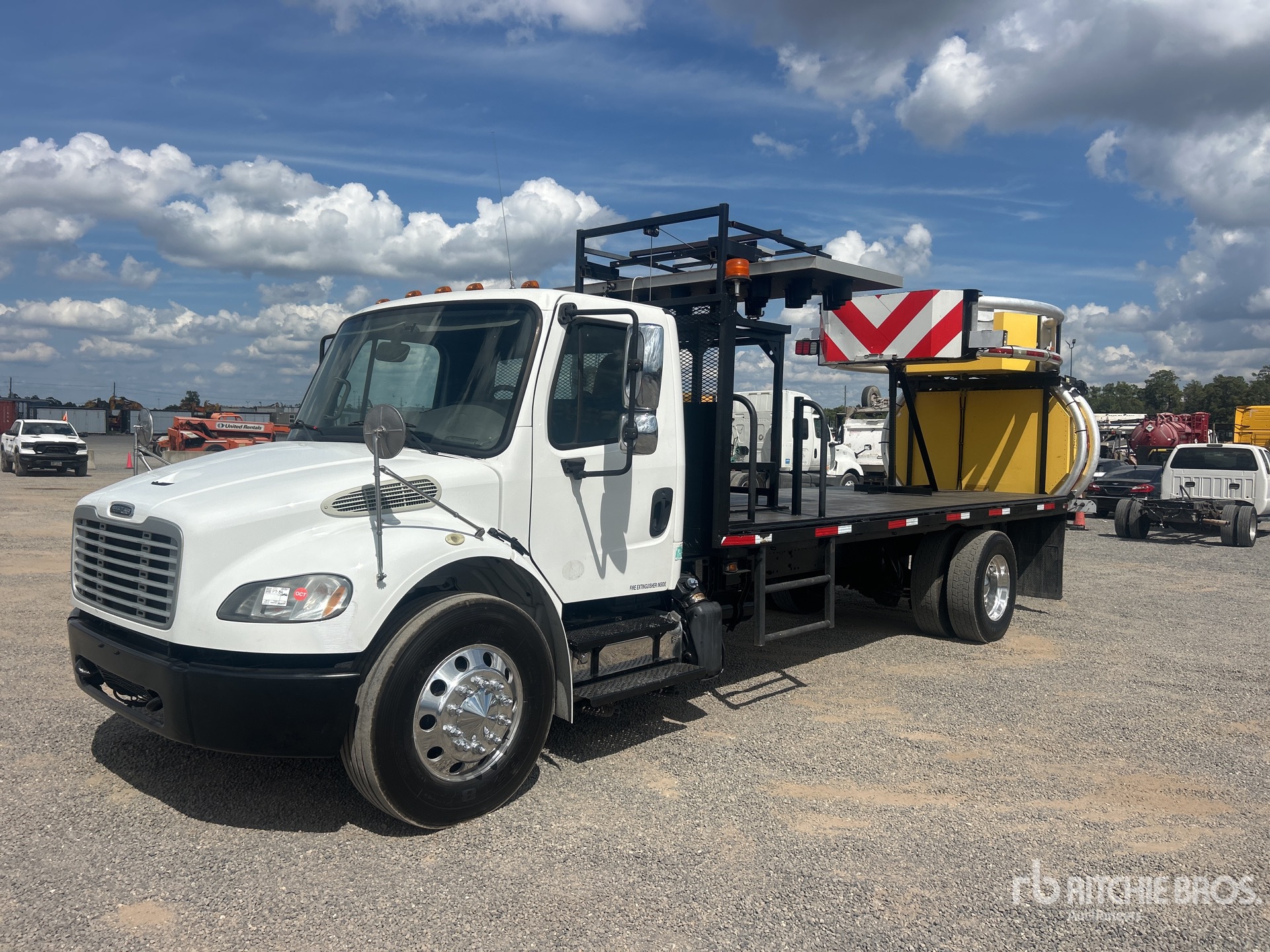 2019 Freightliner M2 106