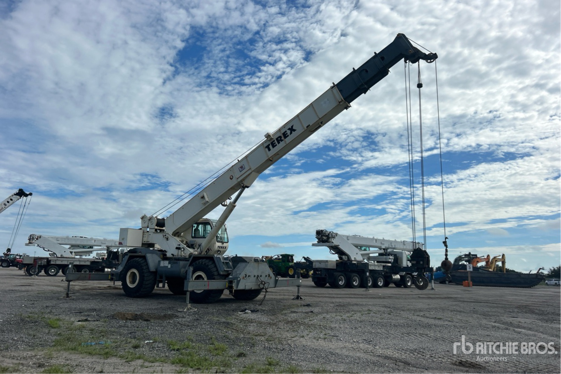 2022 Terex RT555