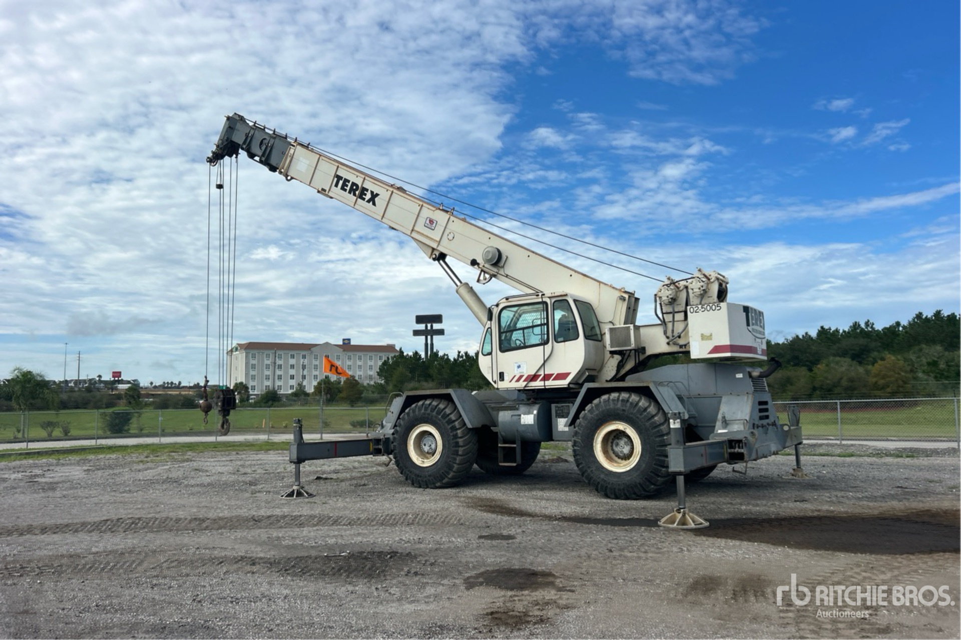 2022 Terex RT555
