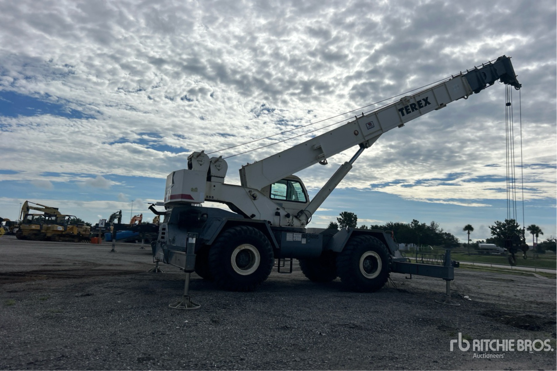 2022 Terex RT555