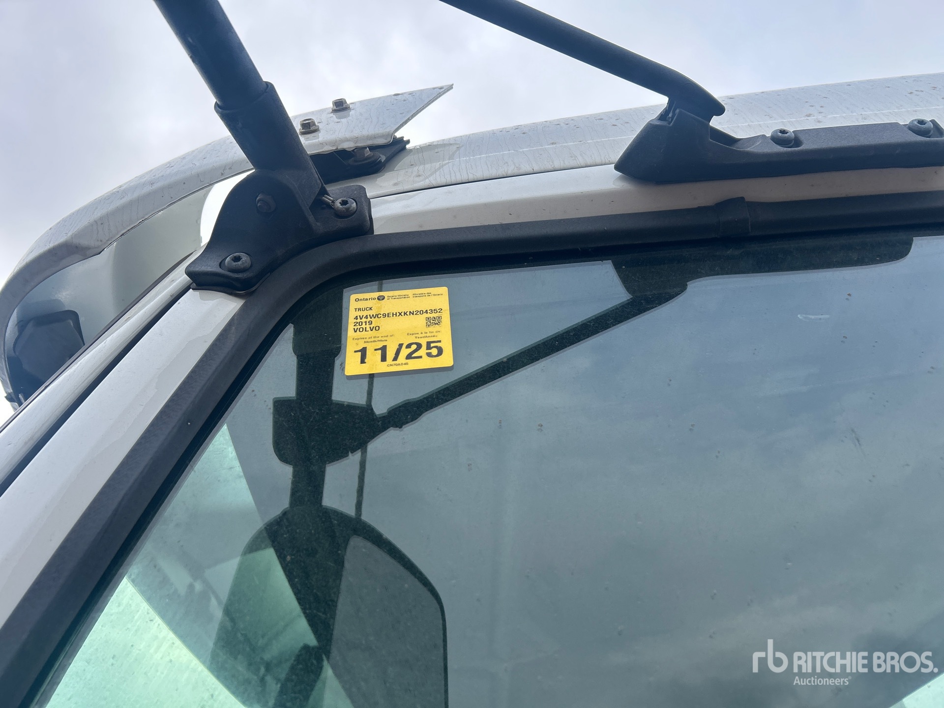 2019 Volvo VNR64T