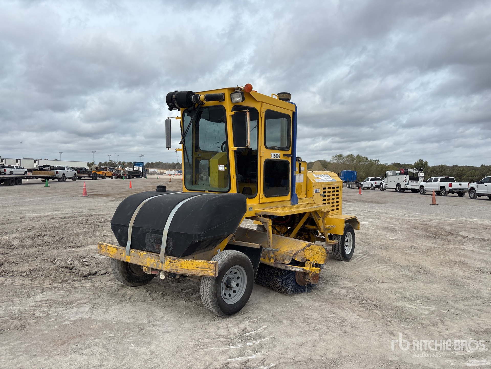 Photo of 2010 Superior Broom DT80J