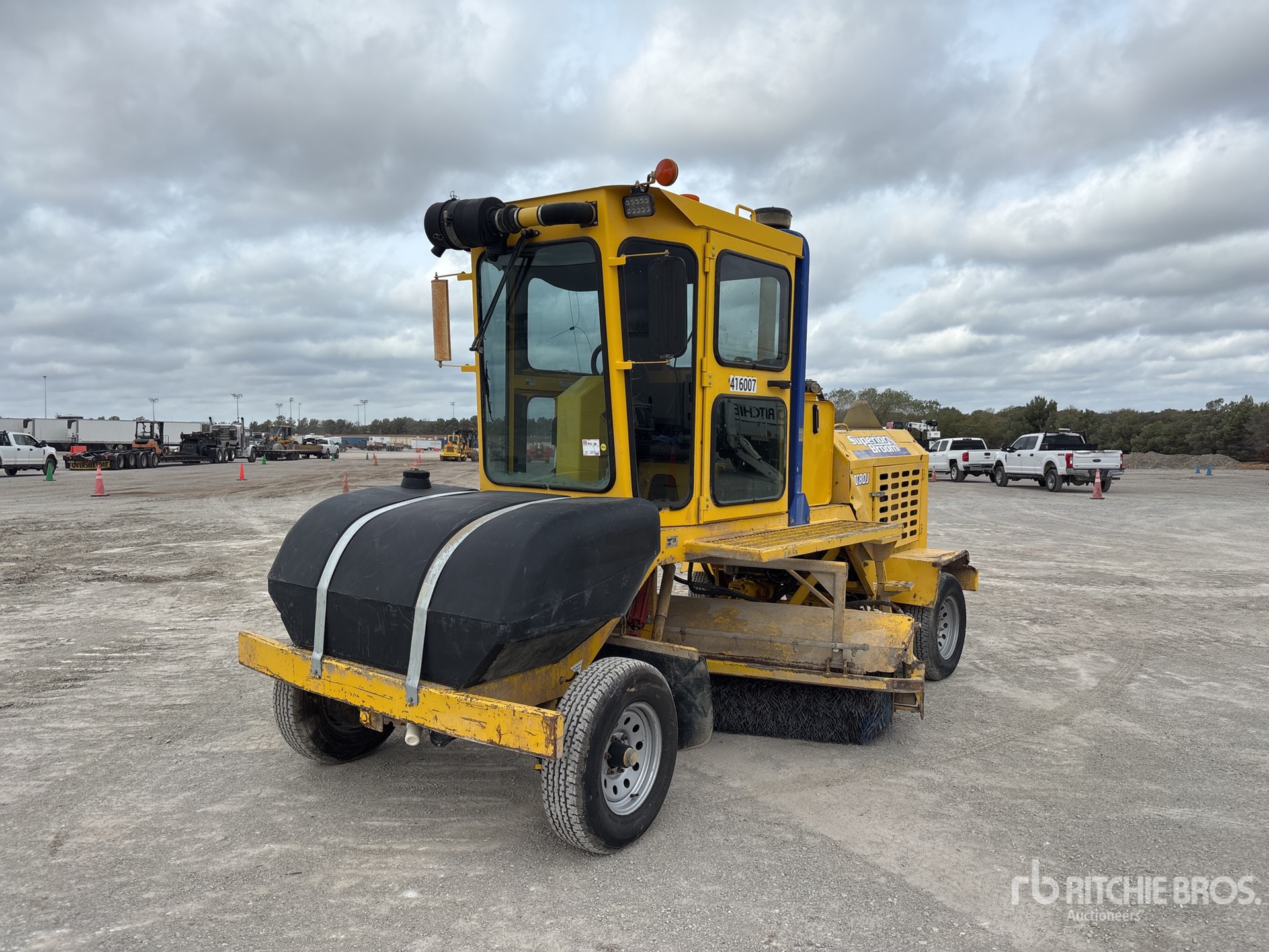 Photo of 2010 Superior Broom DT80J