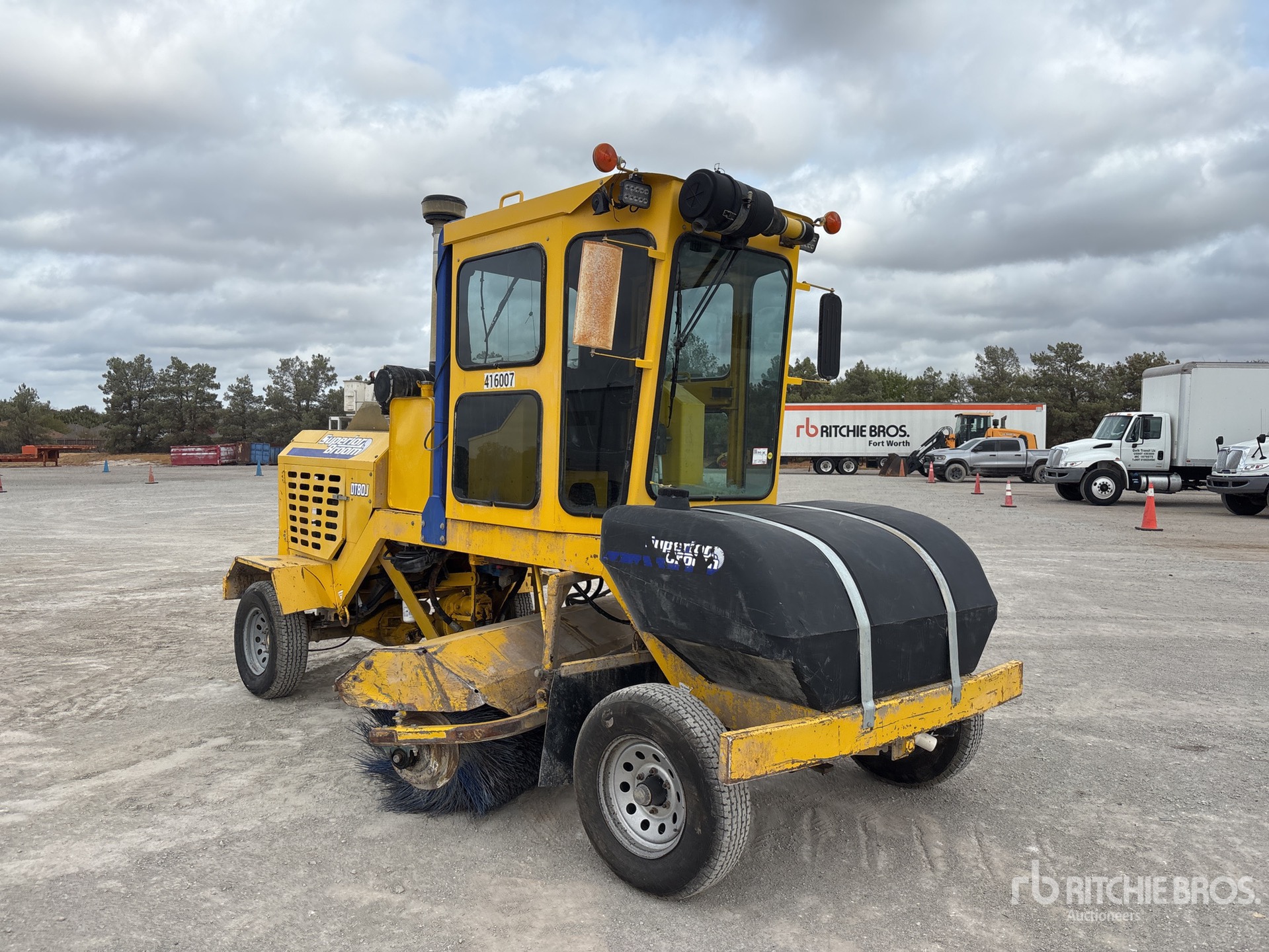 2010 Superior Broom DT80J
