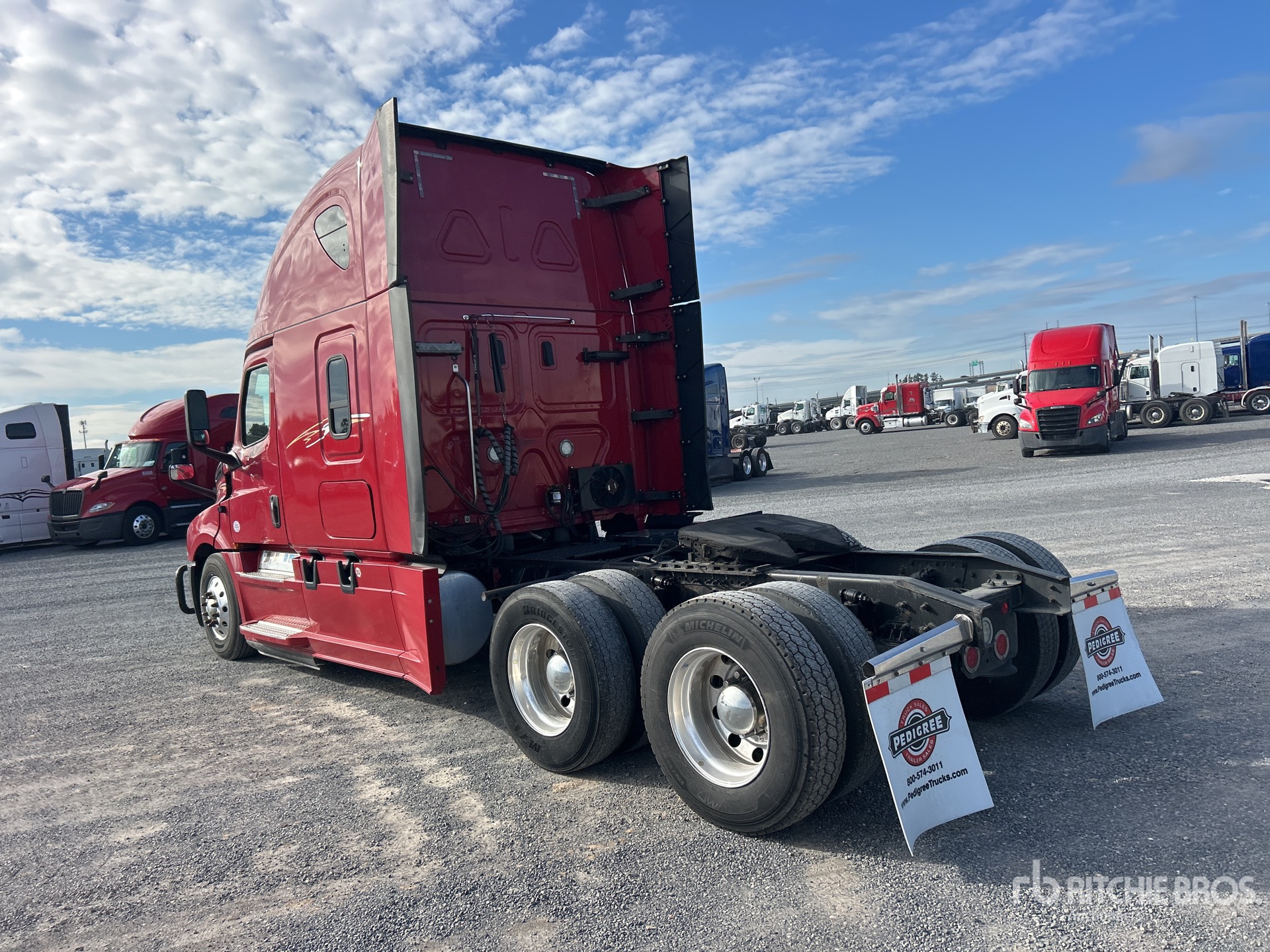 2020 Freightliner CASCADIA 126