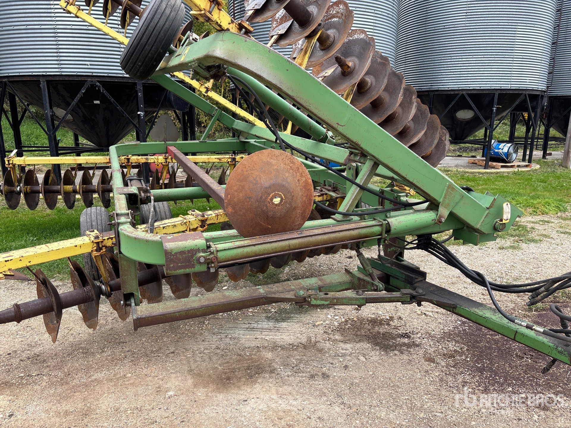 John Deere 220