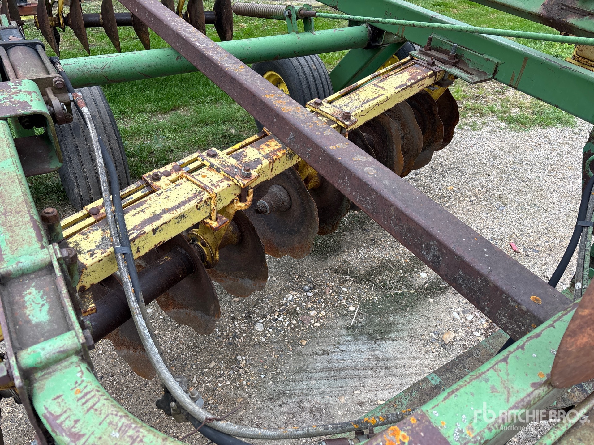 John Deere 220