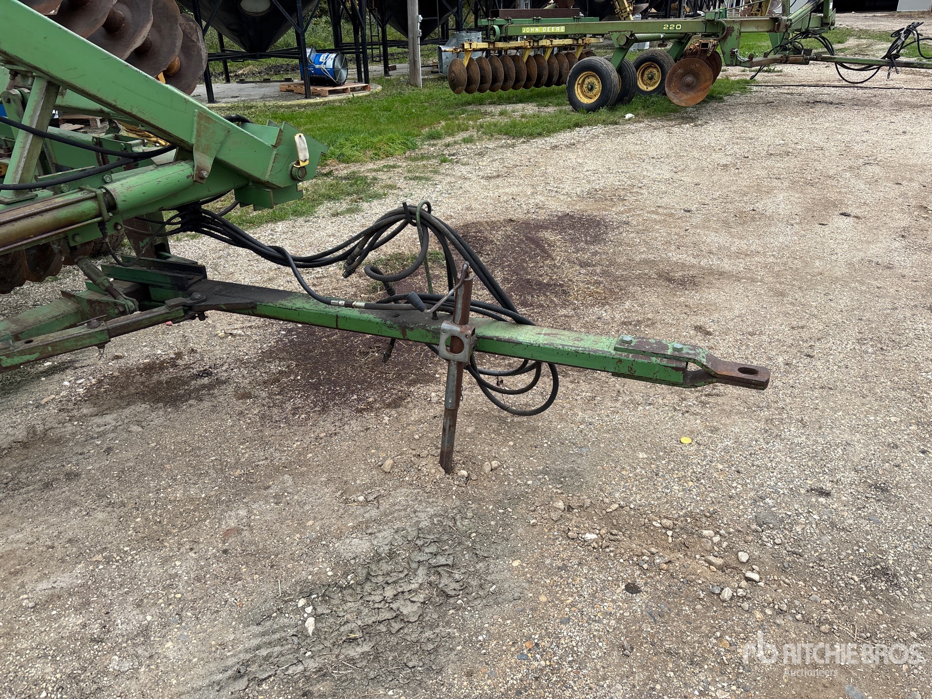 John Deere 220
