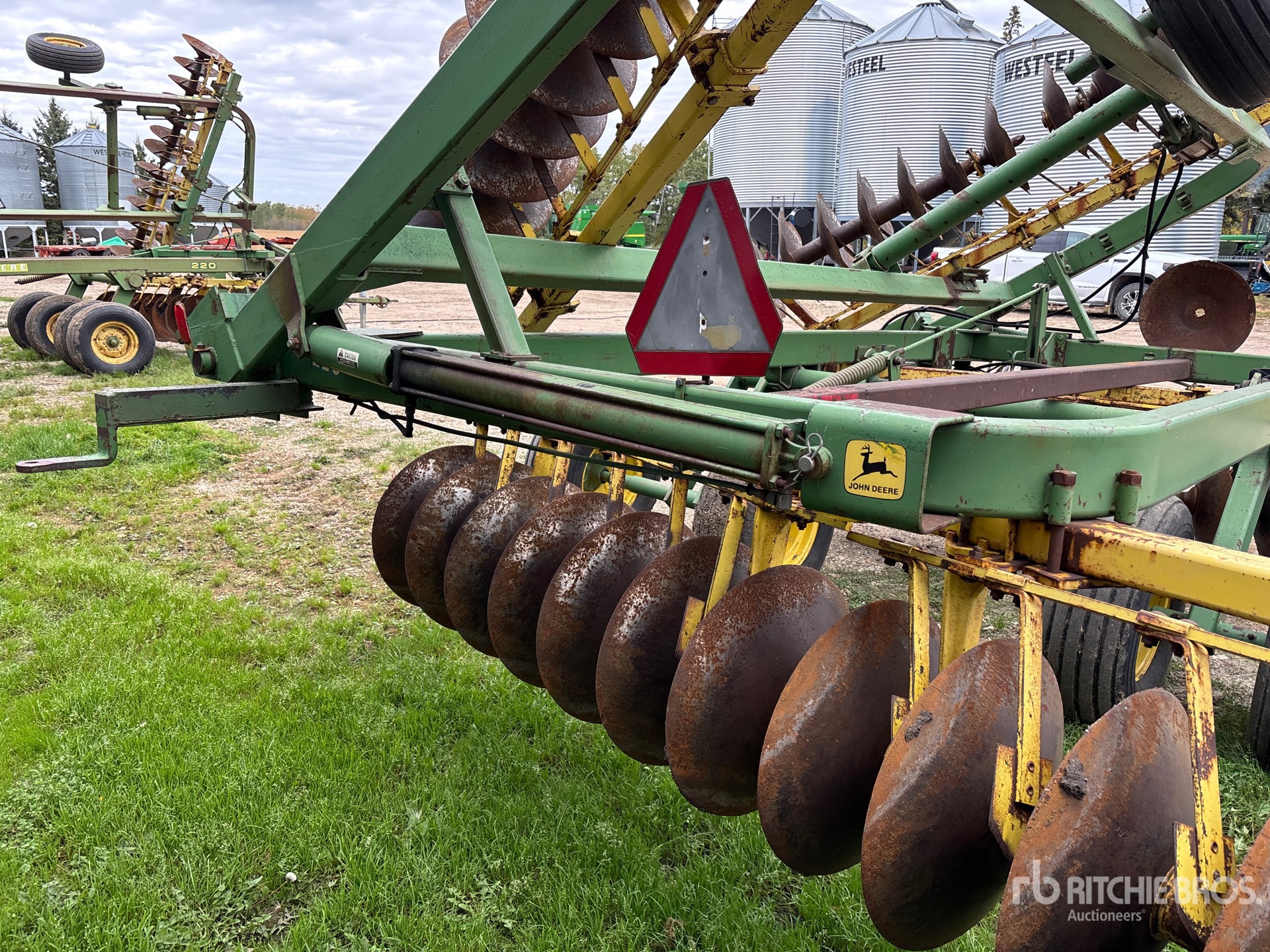John Deere 220