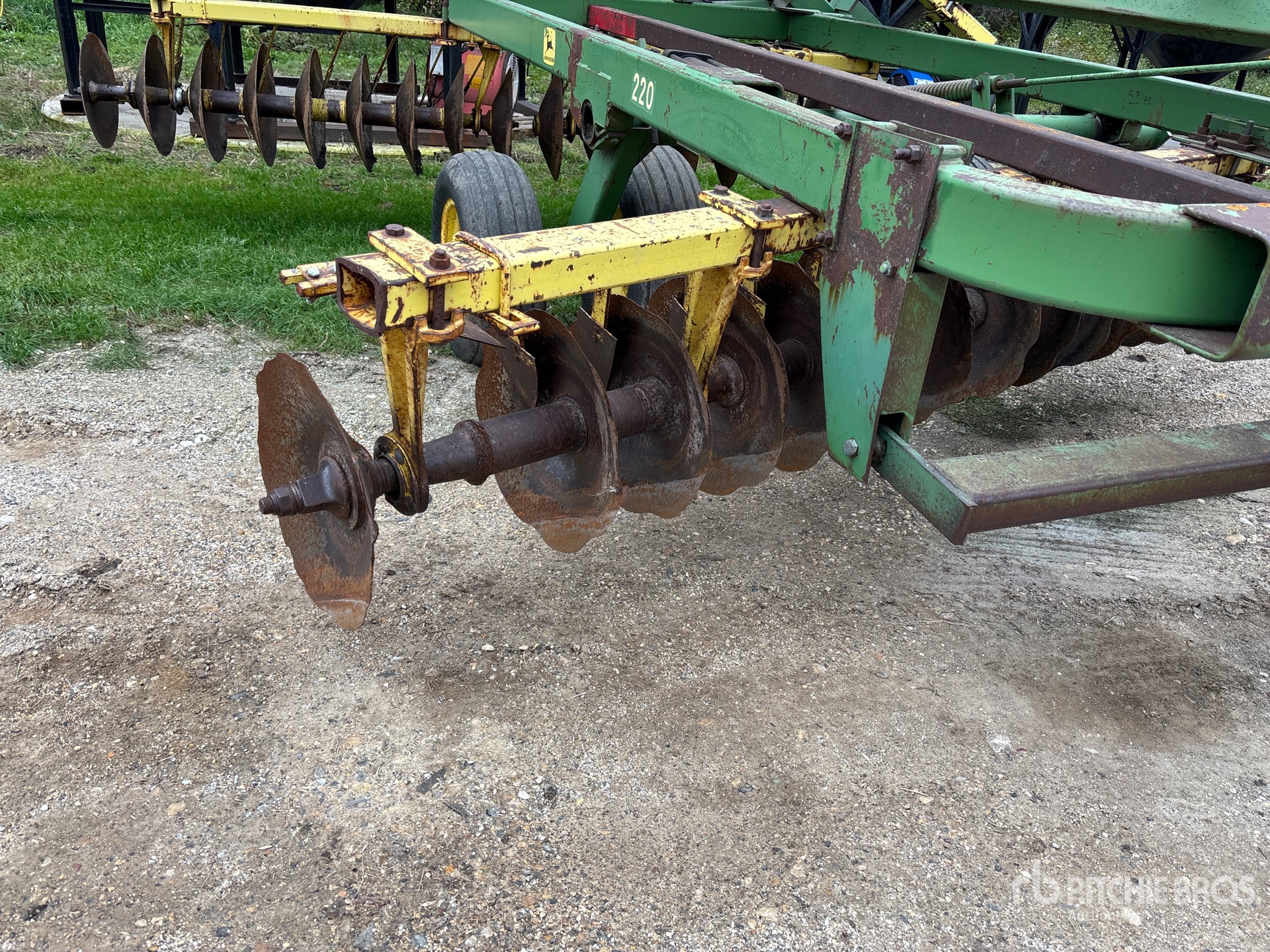 John Deere 220