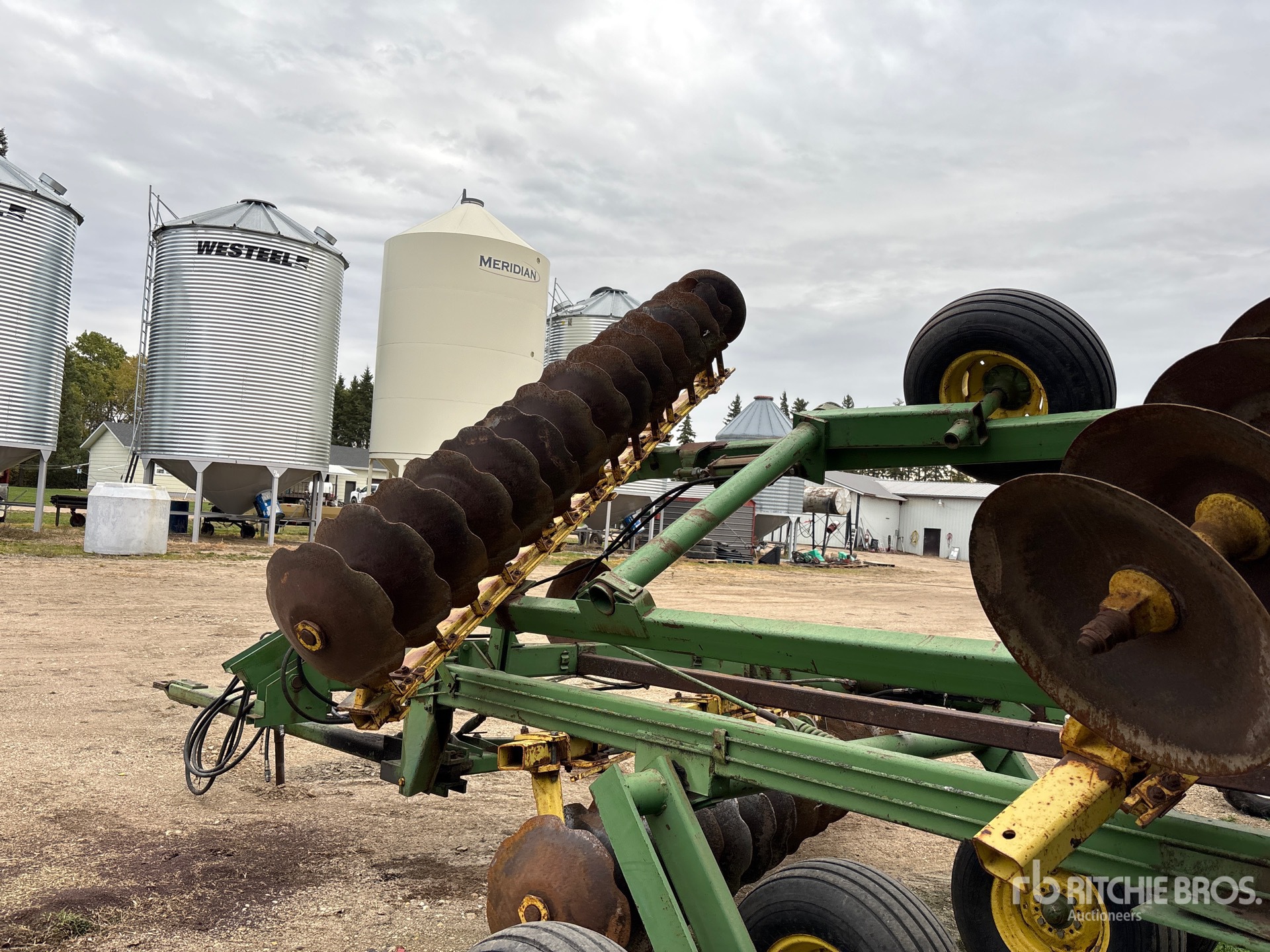 John Deere 220
