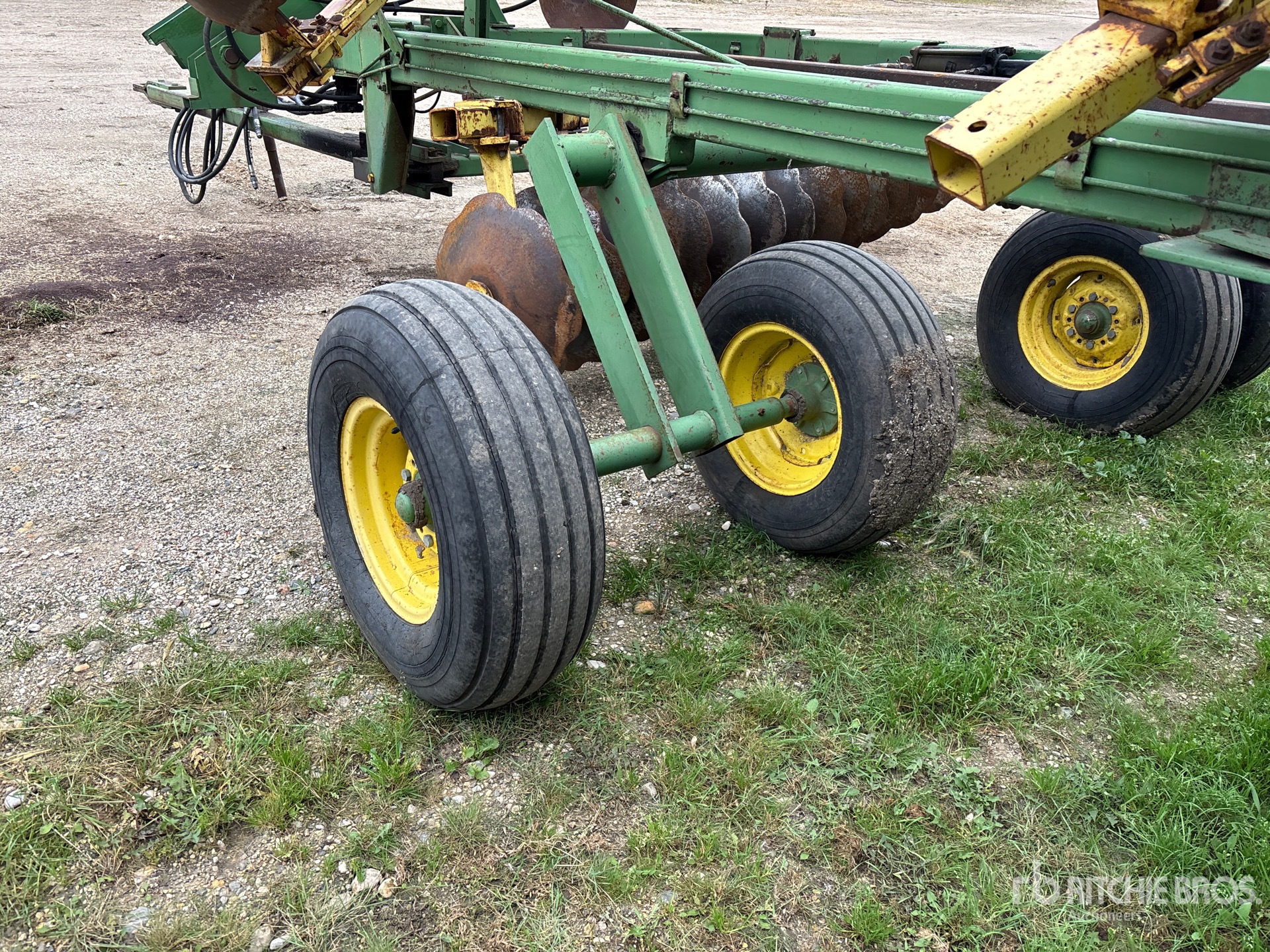 John Deere 220
