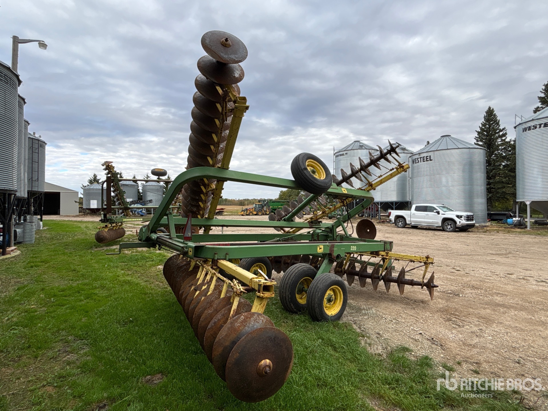 John Deere 220