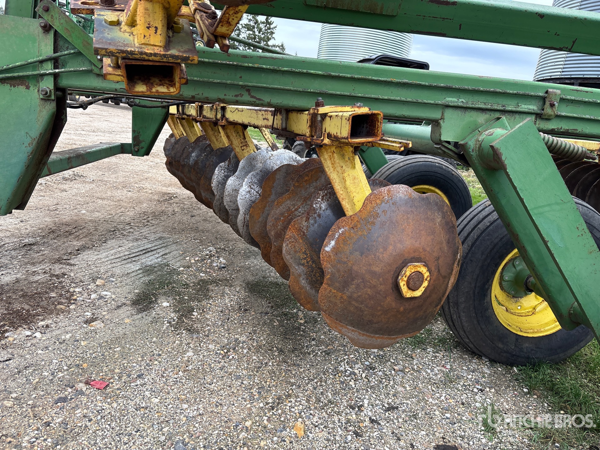 John Deere 220