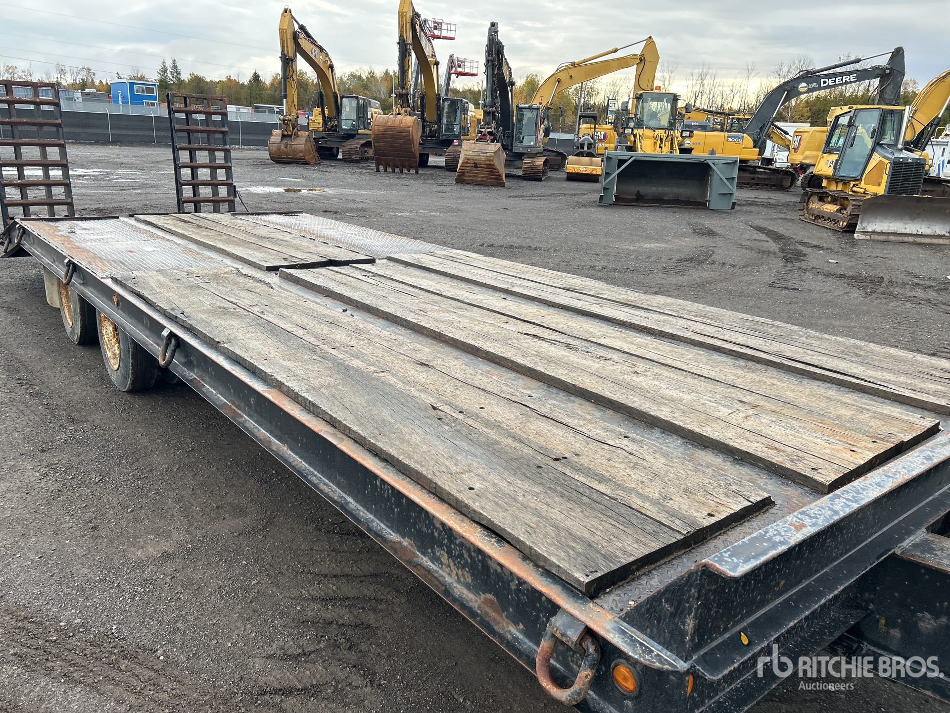2001 Load Star Trailer 27 FT T/A