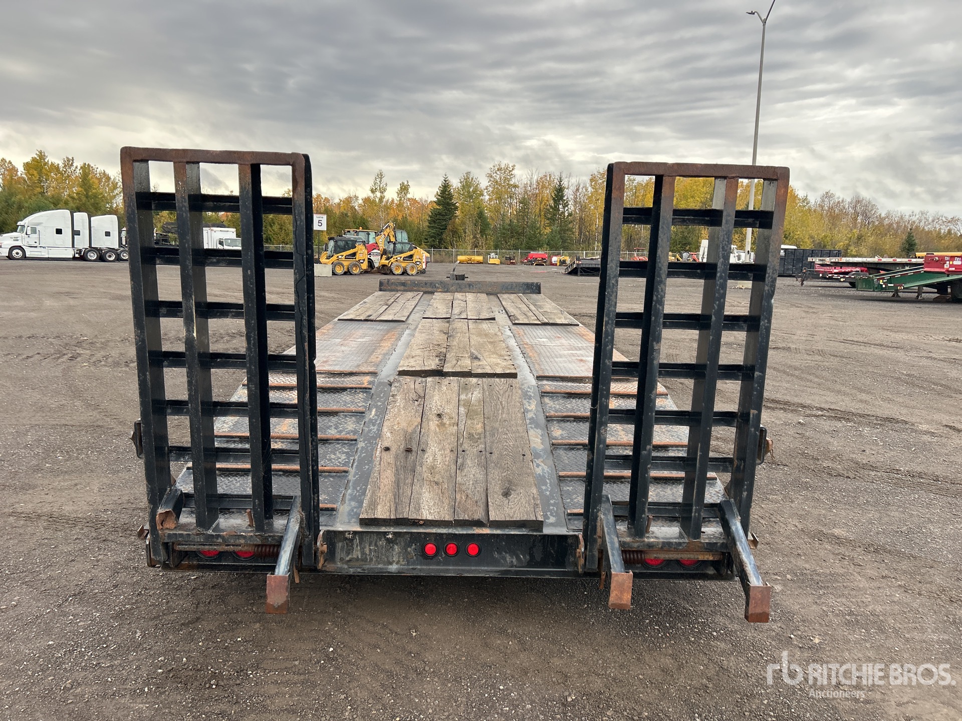 2001 Load Star Trailer 27 FT T/A