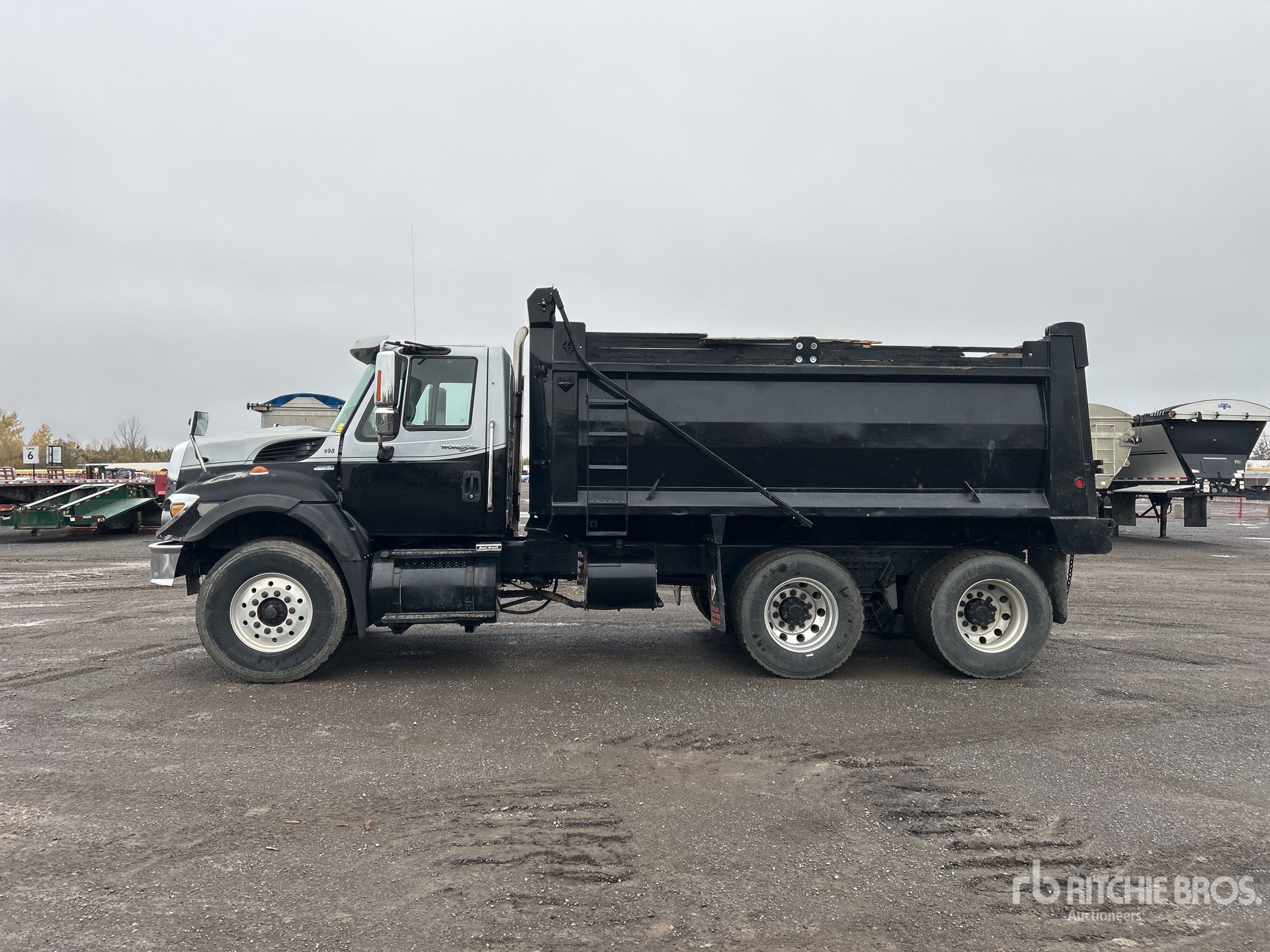 2010 International WORKSTAR 7400