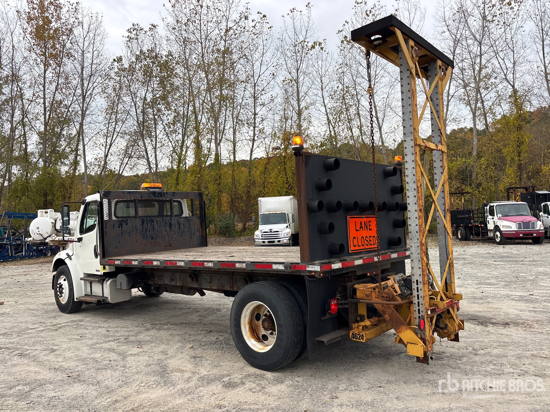 2006 Freightliner M2 106