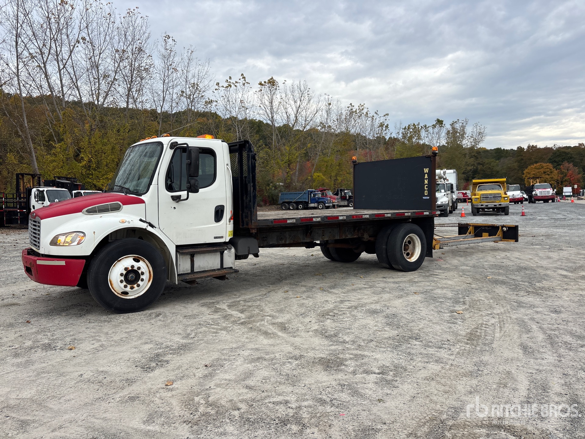 2006 Freightliner M2 106
