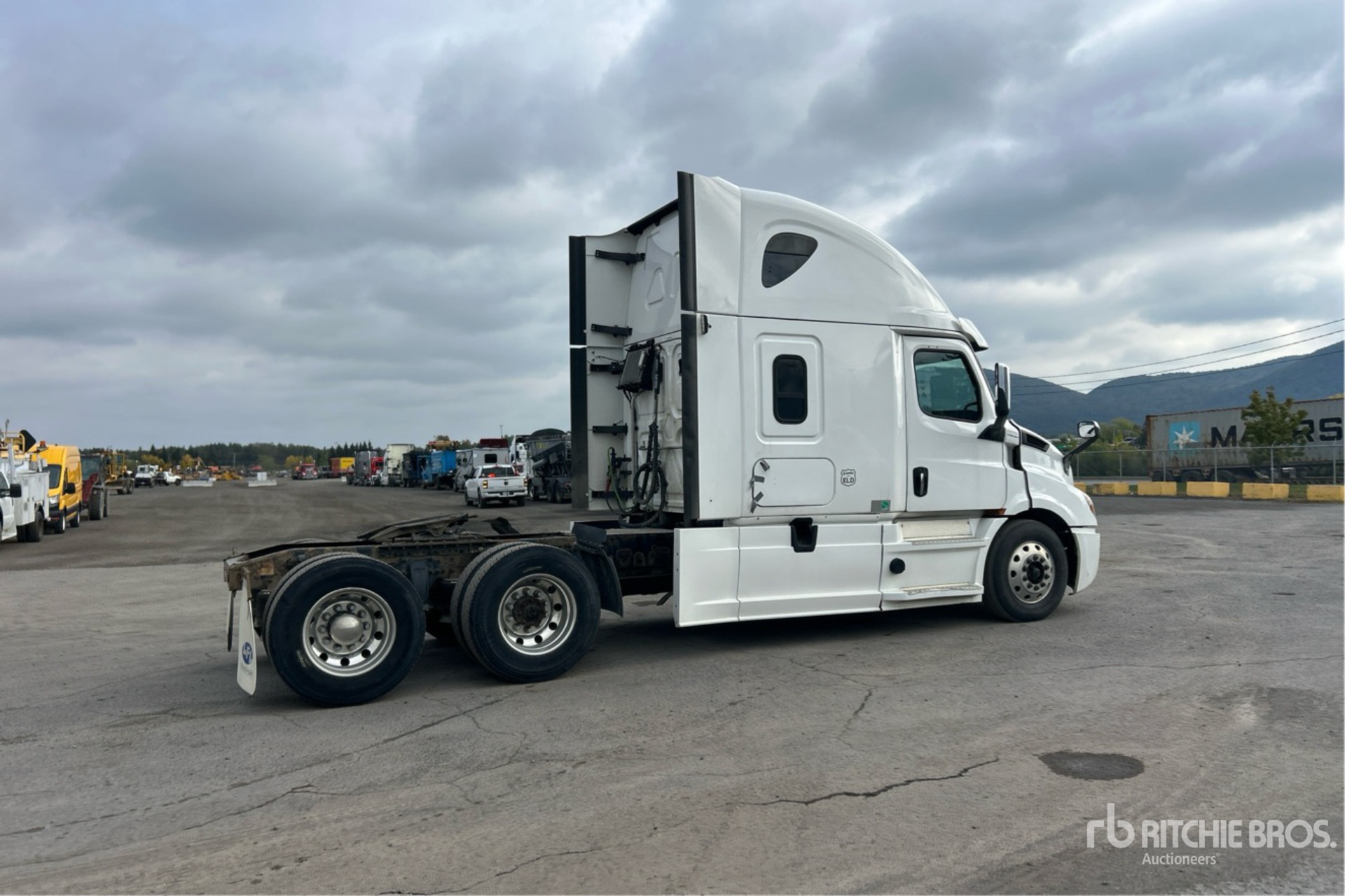 2019 Freightliner CASCADIA 116