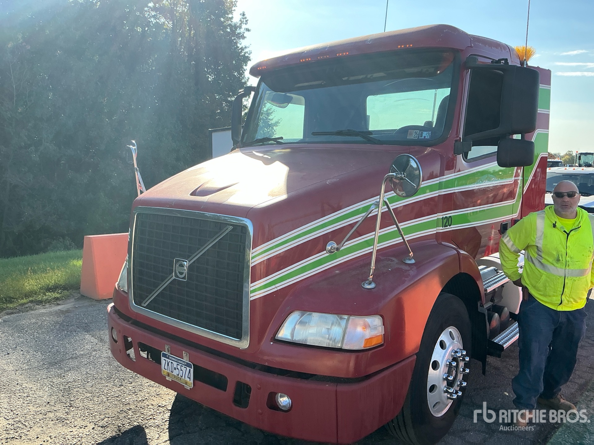 2004 Volvo VNM