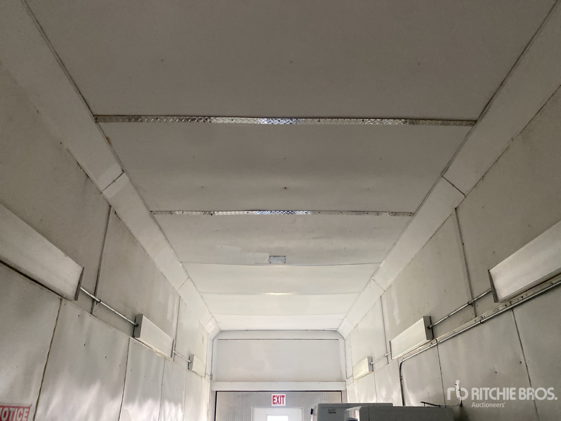 2000 Haulmark 40 FT TRI/A MOBILE LAUNDRY