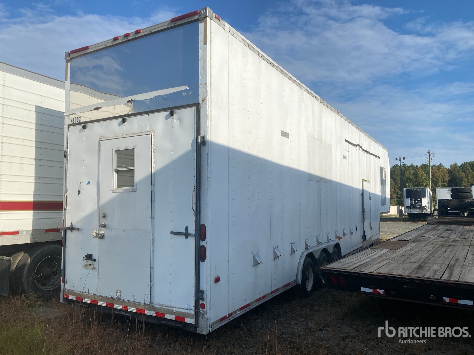 2000 Haulmark 40 FT TRI/A MOBILE LAUNDRY