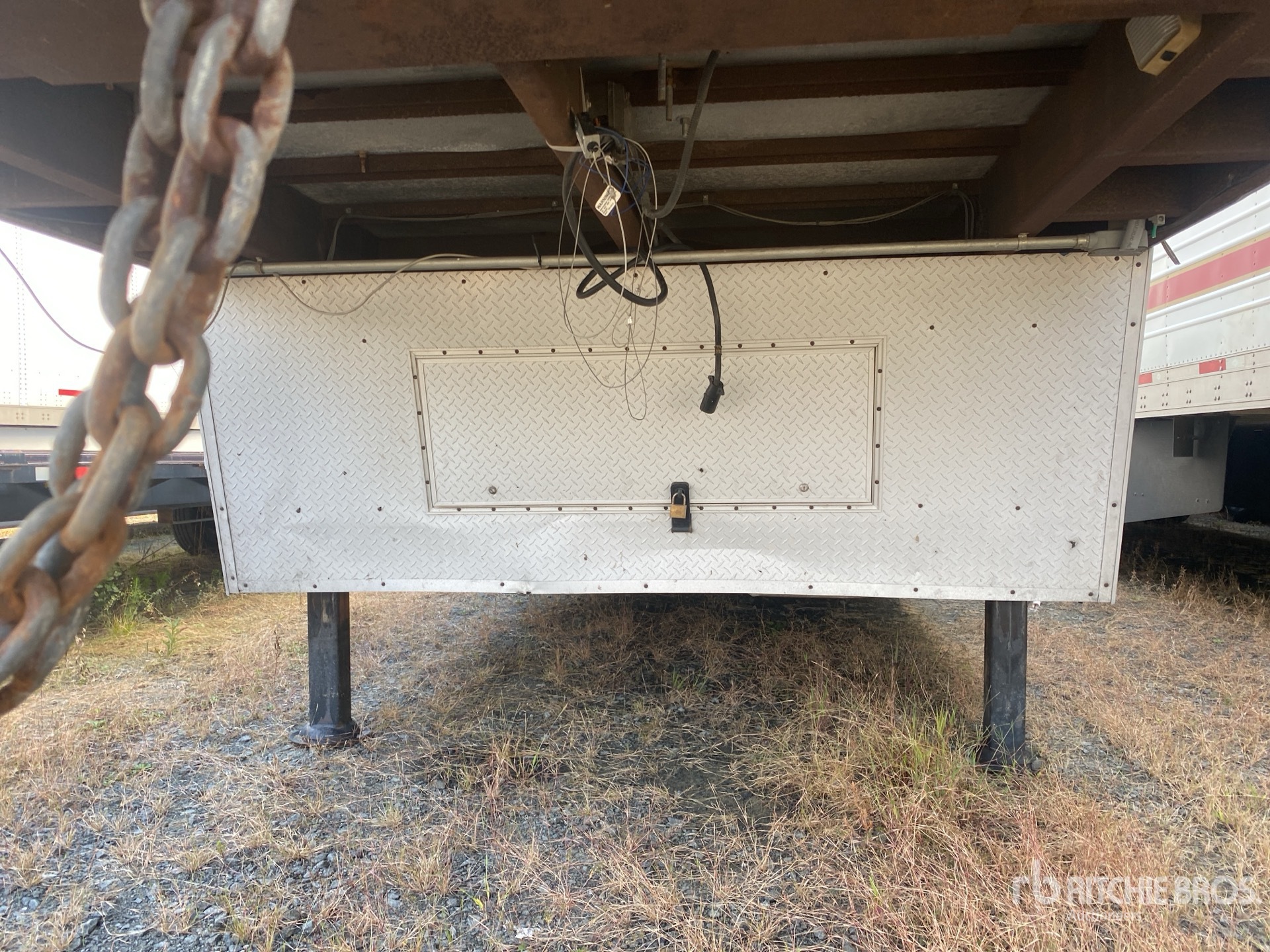 2000 Haulmark 40 FT TRI/A MOBILE LAUNDRY