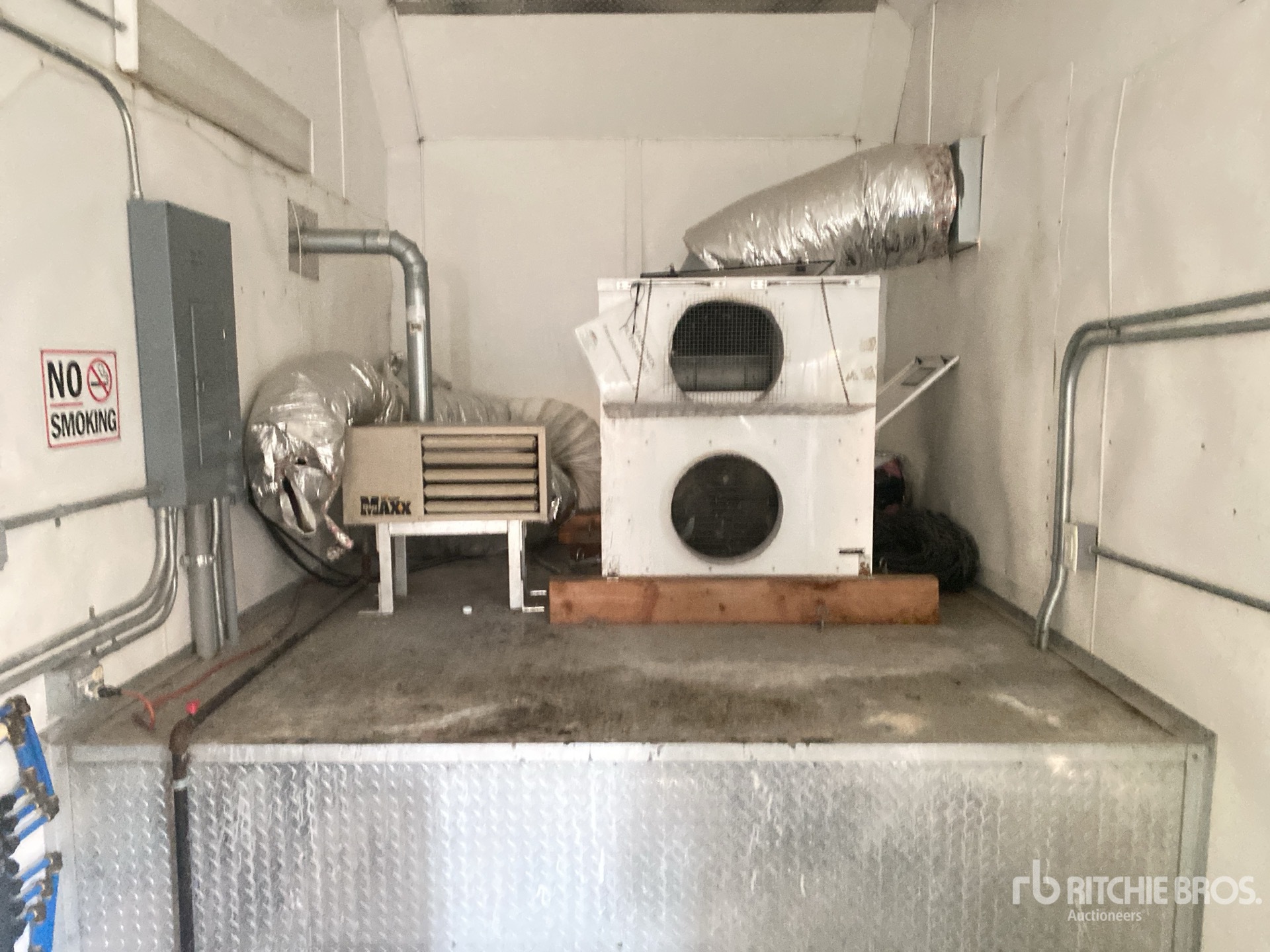 2000 Haulmark 40 FT TRI/A MOBILE LAUNDRY