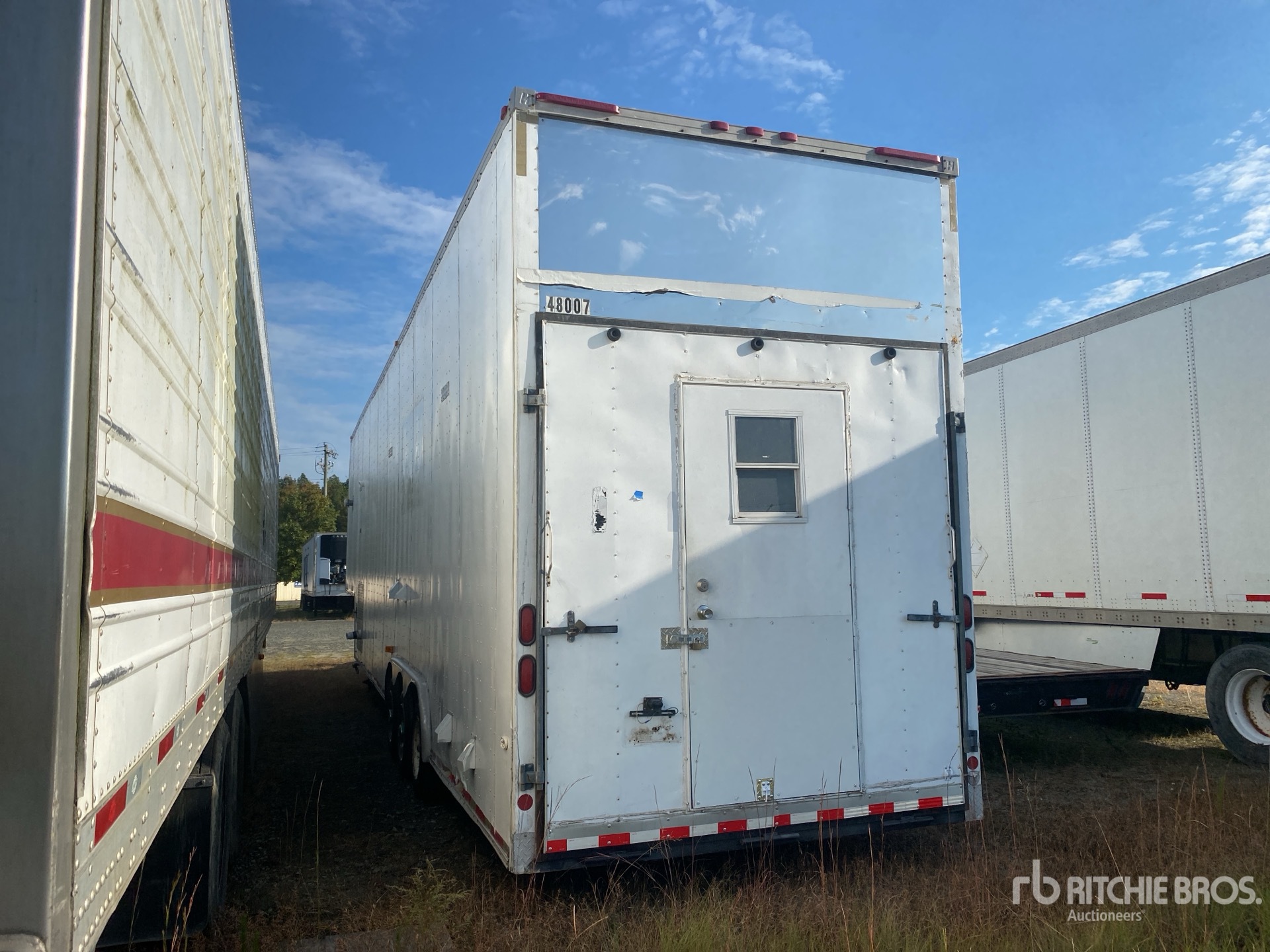 2000 Haulmark 40 FT TRI/A MOBILE LAUNDRY
