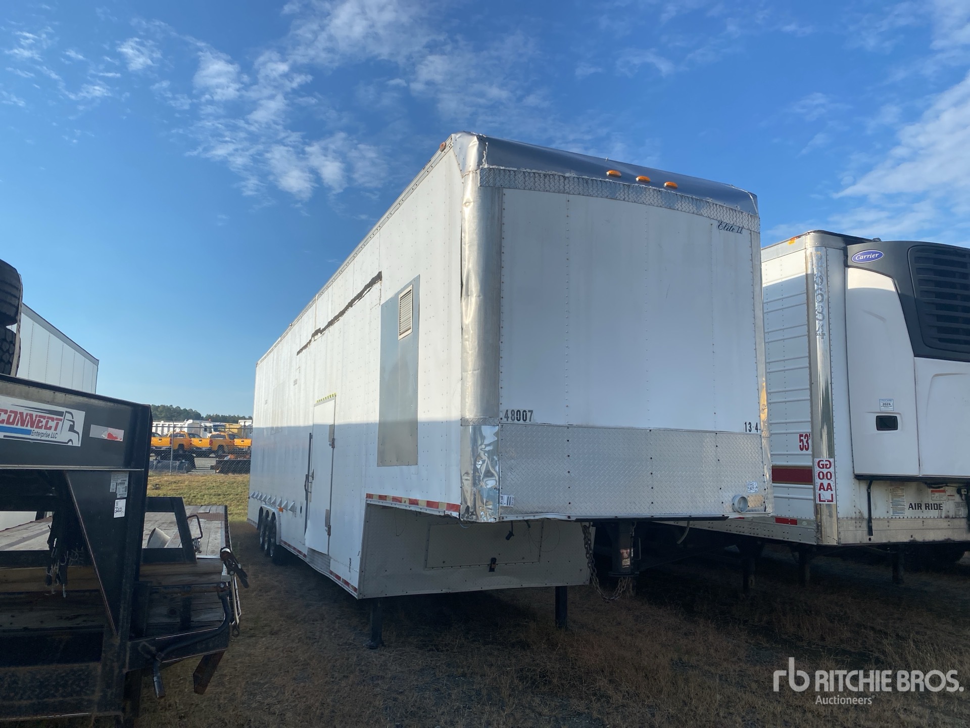 Photo of 2000 Haulmark 40 ft Tri/A Mobile Laundry