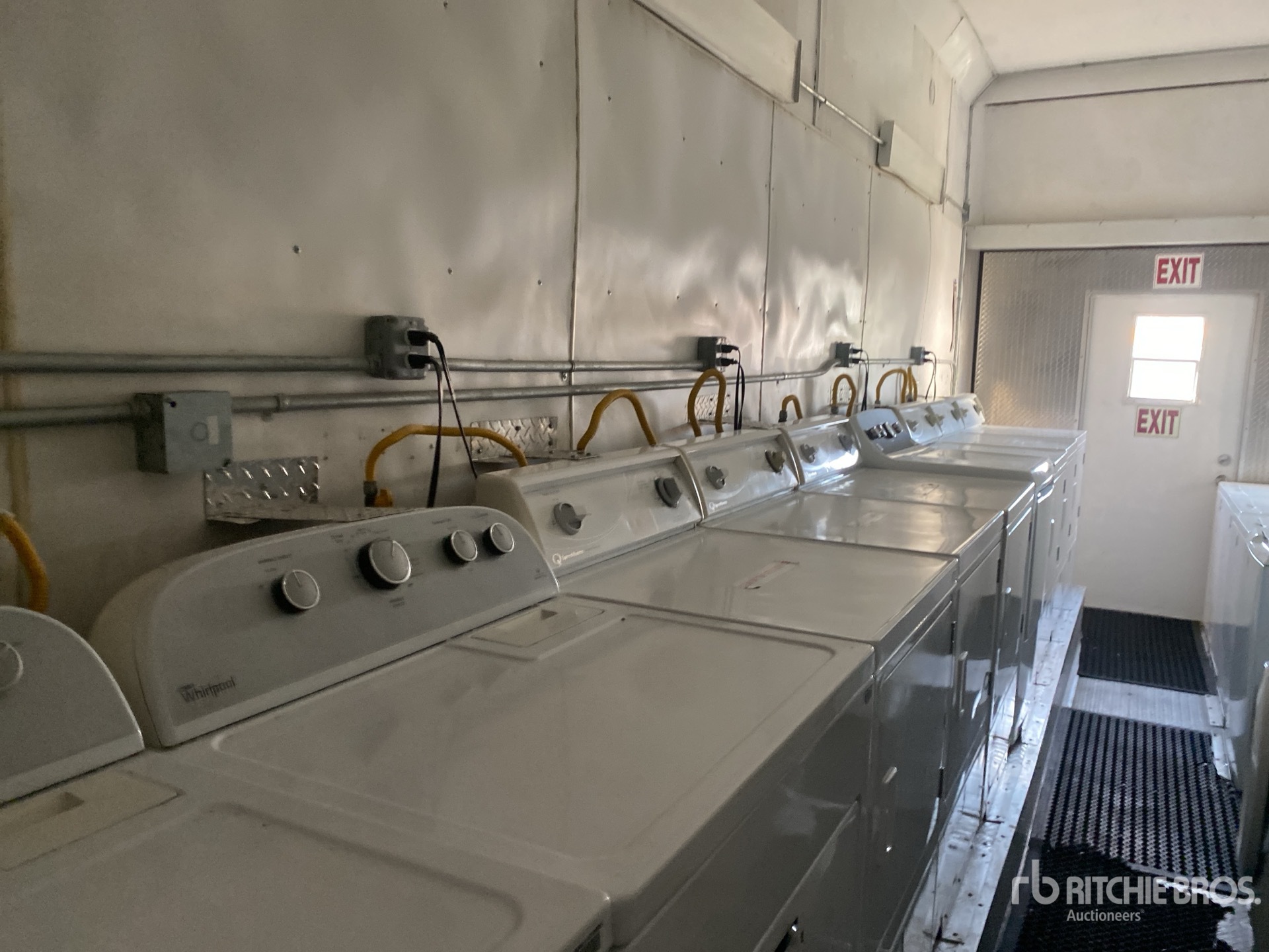 2000 Haulmark 40 FT TRI/A MOBILE LAUNDRY
